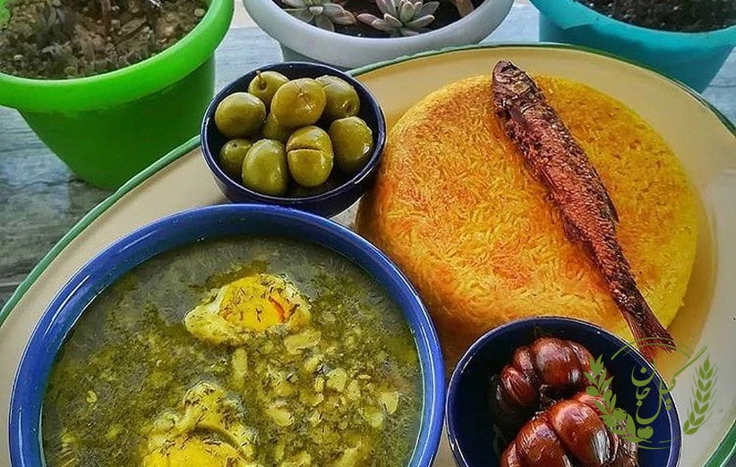 مواد اولیه و انتخاب باقالی تازه و سبزی‌های معطر